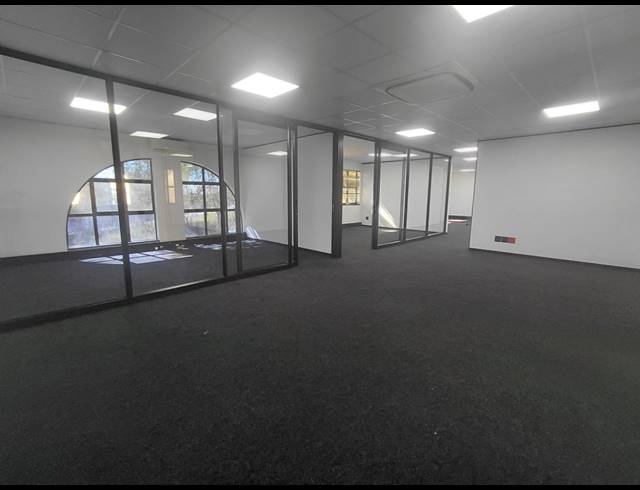 333M² OFFICE TO LET IN BRYANSTON